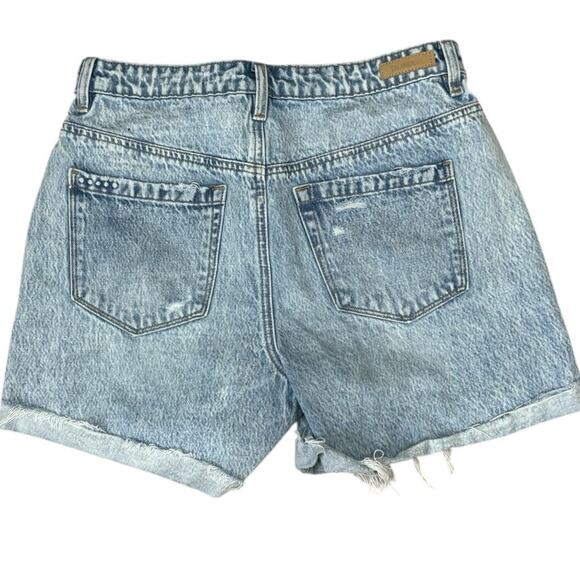 Blank NYC The Perry Mom Shorts Cuffed Minimal Distressing Light Wash Size 27 - Picture 3 of 11